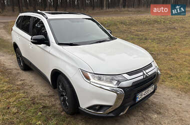 Позашляховик / Кросовер Mitsubishi Outlander 2018 в Чернігові
