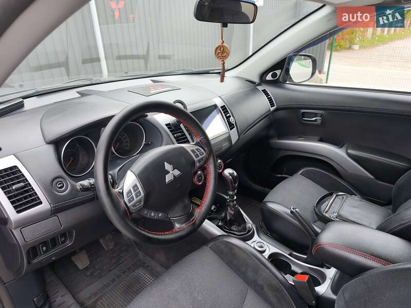 Внедорожник / Кроссовер Mitsubishi Outlander 2010 в Киеве