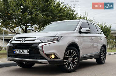 Внедорожник / Кроссовер Mitsubishi Outlander 2015 в Киеве