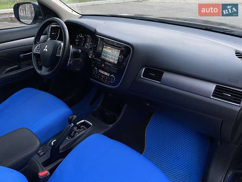 Позашляховик / Кросовер Mitsubishi Outlander 2013 в Миколаєві
