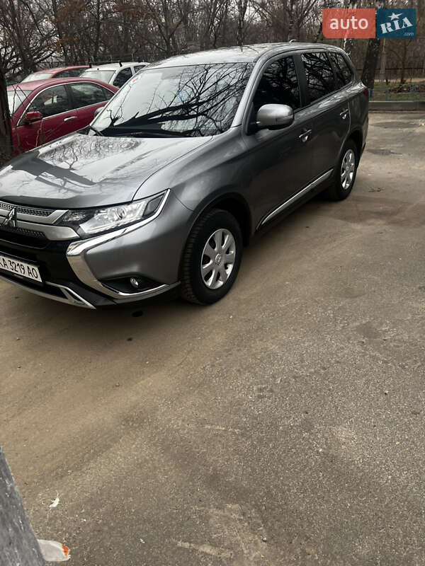 Mitsubishi Outlander 2020