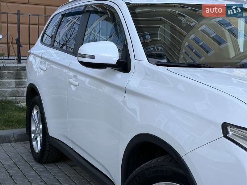 Внедорожник / Кроссовер Mitsubishi Outlander 2014 в Одессе
