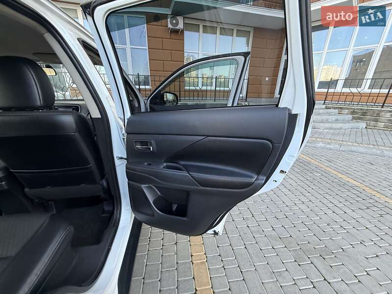 Внедорожник / Кроссовер Mitsubishi Outlander 2014 в Одессе