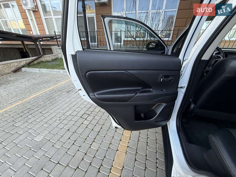 Внедорожник / Кроссовер Mitsubishi Outlander 2014 в Одессе