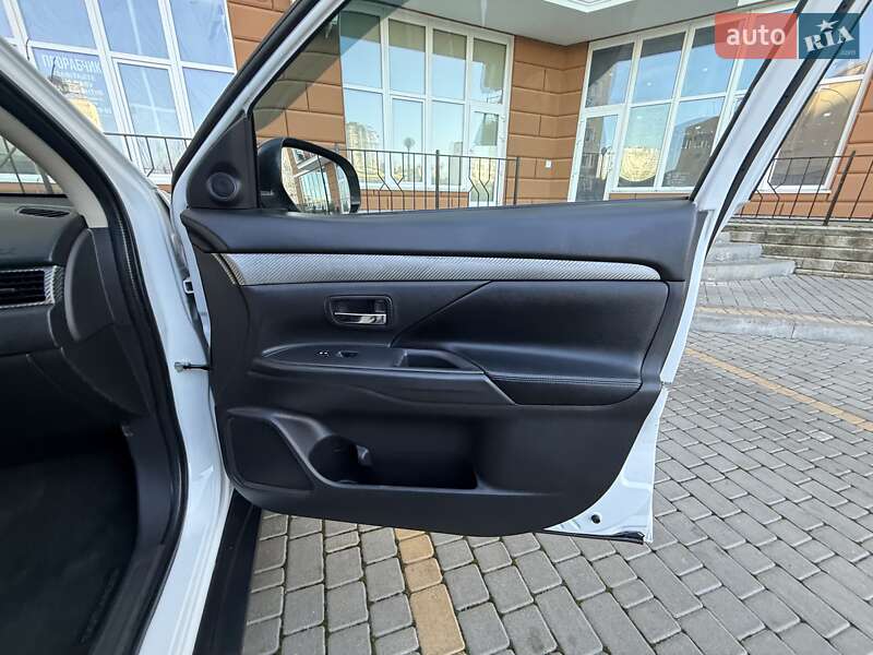 Внедорожник / Кроссовер Mitsubishi Outlander 2014 в Одессе