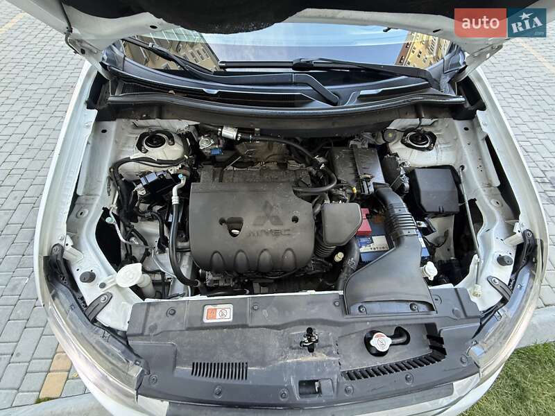 Внедорожник / Кроссовер Mitsubishi Outlander 2014 в Одессе