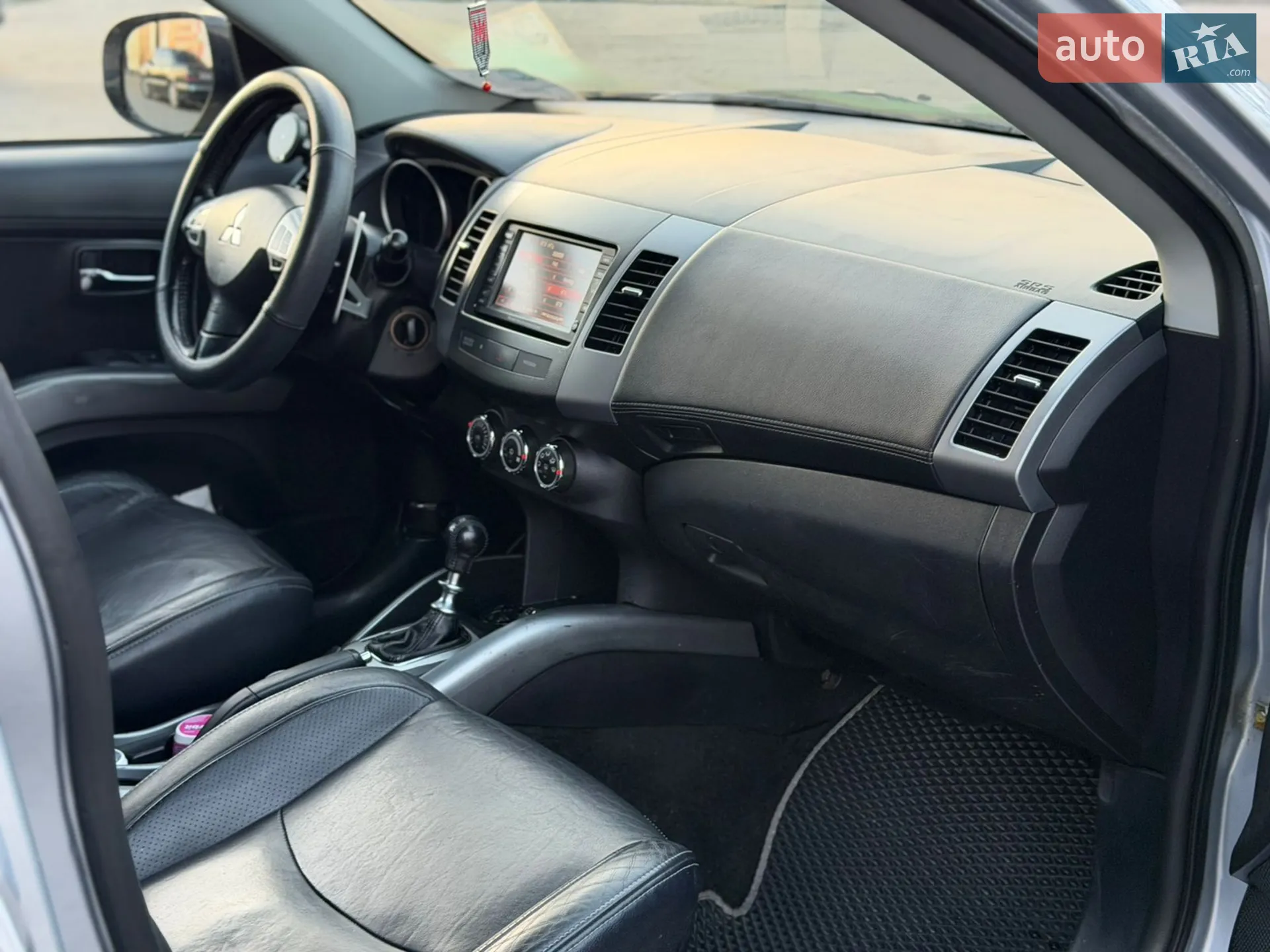 2010 Mitsubishi Outlander - мініатюра 12