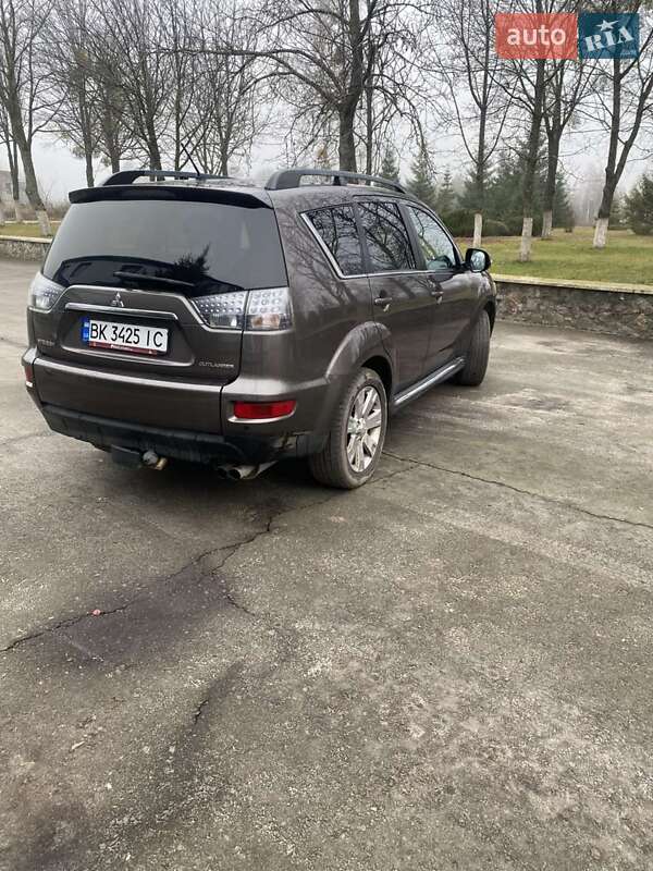 Позашляховик / Кросовер Mitsubishi Outlander 2010 в Сарнах
