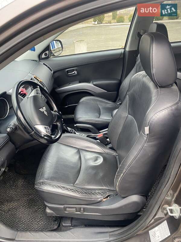 Позашляховик / Кросовер Mitsubishi Outlander 2010 в Сарнах