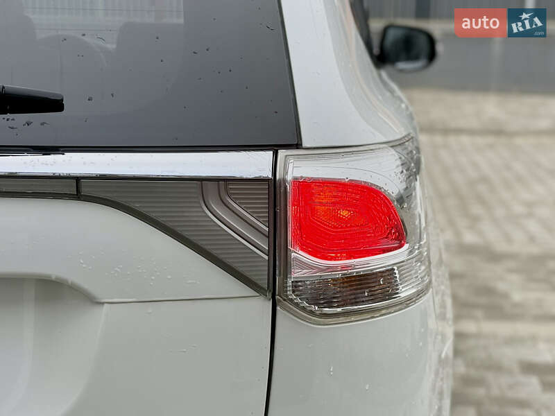 Внедорожник / Кроссовер Mitsubishi Outlander 2012 в Тернополе