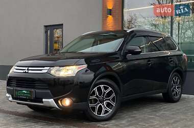 Внедорожник / Кроссовер Mitsubishi Outlander 2015 в Киеве