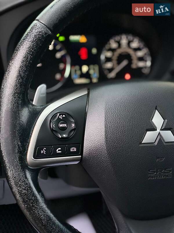 Позашляховик / Кросовер Mitsubishi Outlander 2015 в Києві фото 23 Позашляховик / Кросовер Mitsubishi Outlander 2015 в Києві