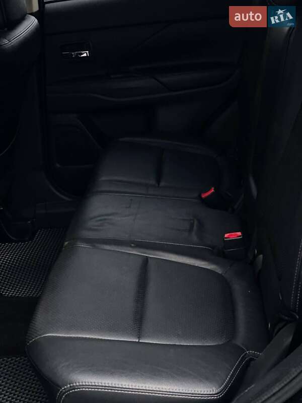 Позашляховик / Кросовер Mitsubishi Outlander 2015 в Києві фото 35 Позашляховик / Кросовер Mitsubishi Outlander 2015 в Києві