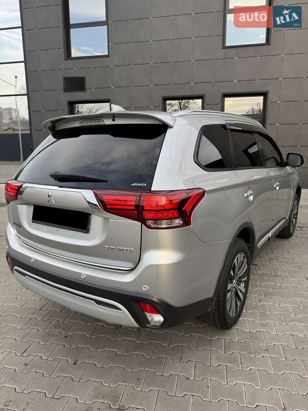 Позашляховик / Кросовер Mitsubishi Outlander 2018 в Києві фото 17 Позашляховик / Кросовер Mitsubishi Outlander 2018 в Києві