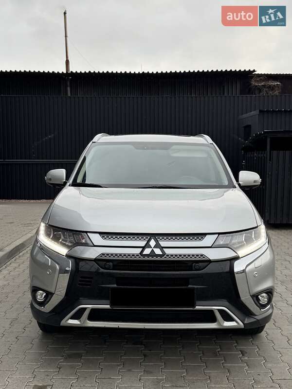 Позашляховик / Кросовер Mitsubishi Outlander 2018 в Києві фото 14 Позашляховик / Кросовер Mitsubishi Outlander 2018 в Києві