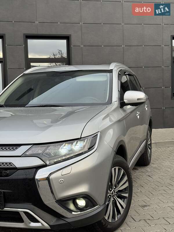 Позашляховик / Кросовер Mitsubishi Outlander 2018 в Києві фото 3 Позашляховик / Кросовер Mitsubishi Outlander 2018 в Києві