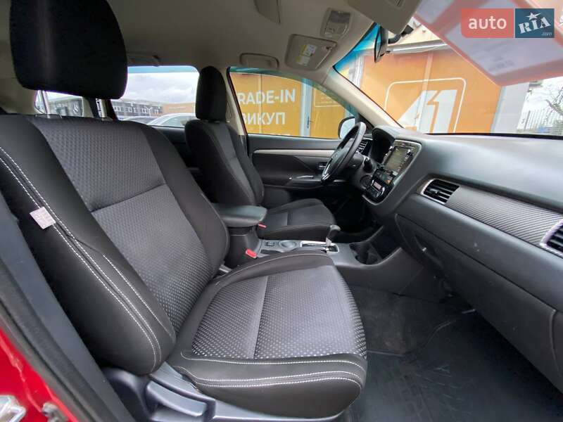 Позашляховик / Кросовер Mitsubishi Outlander 2015 в Дніпрі