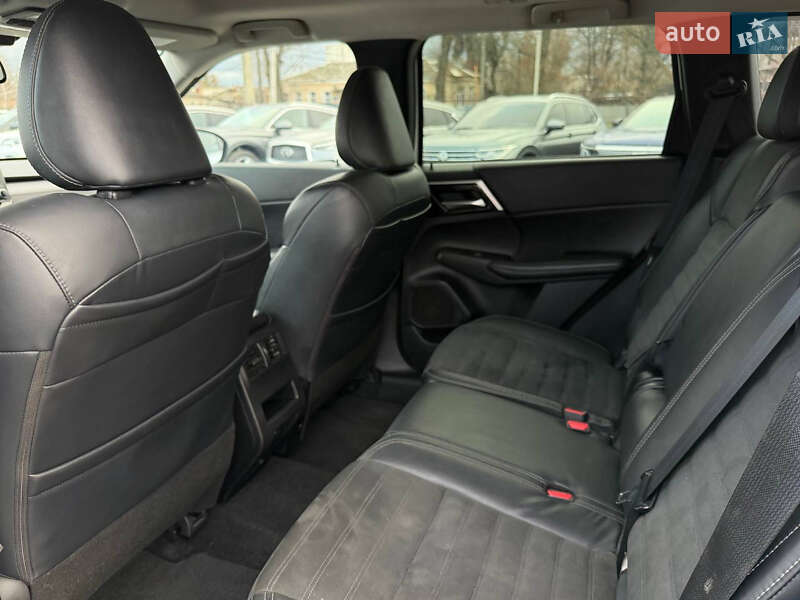 Позашляховик / Кросовер Mitsubishi Outlander 2021 в Харкові