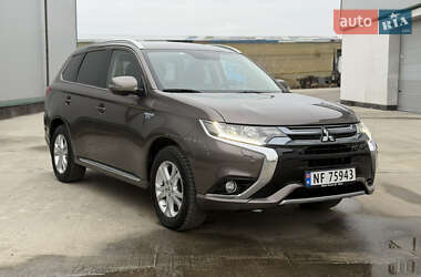 Внедорожник / Кроссовер Mitsubishi Outlander 2015 в Виннице