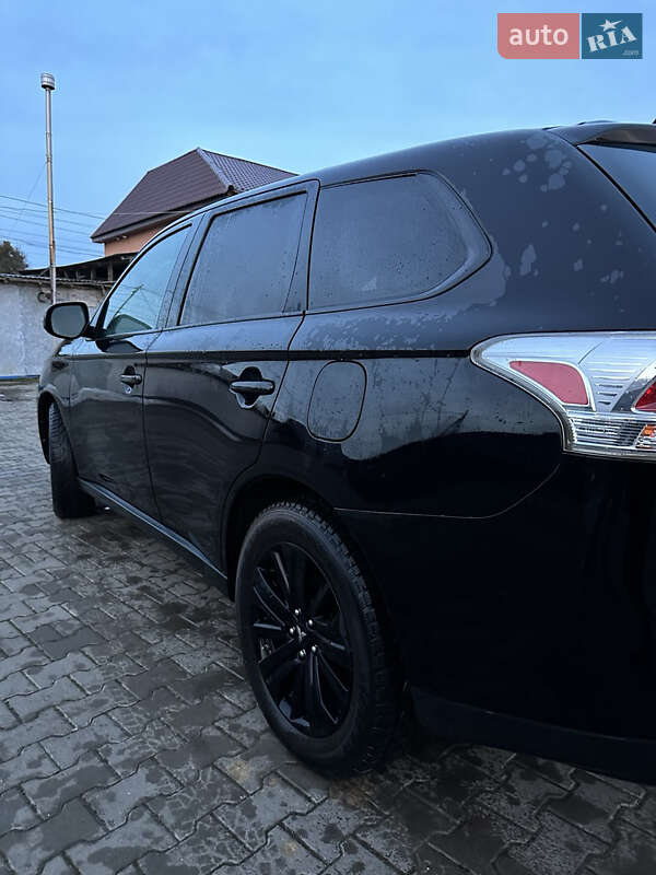 Внедорожник / Кроссовер Mitsubishi Outlander 2013 в Сокале