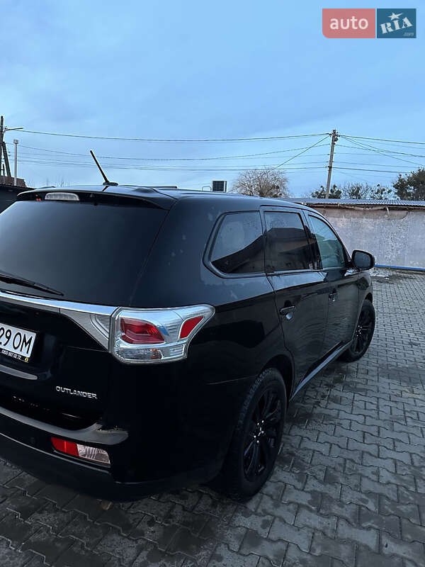 Внедорожник / Кроссовер Mitsubishi Outlander 2013 в Сокале