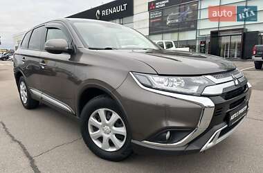 Позашляховик / Кросовер Mitsubishi Outlander 2021 в Києві