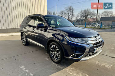 Позашляховик / Кросовер Mitsubishi Outlander 2016 в Чернівцях