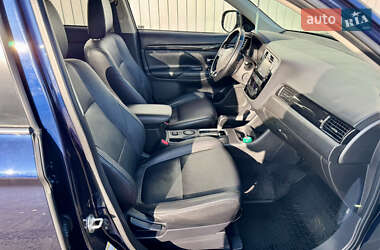 Позашляховик / Кросовер Mitsubishi Outlander 2016 в Чернівцях