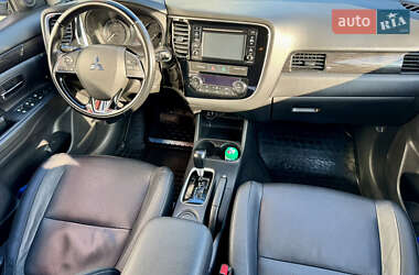 Позашляховик / Кросовер Mitsubishi Outlander 2016 в Чернівцях