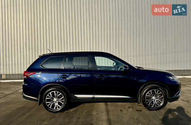Позашляховик / Кросовер Mitsubishi Outlander 2016 в Чернівцях