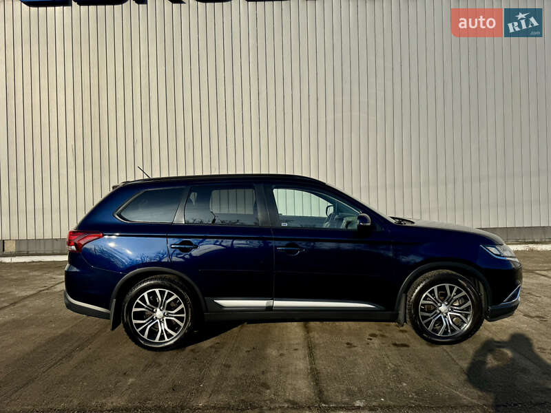 Позашляховик / Кросовер Mitsubishi Outlander 2016 в Чернівцях