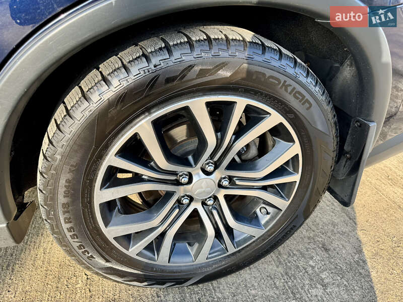 Позашляховик / Кросовер Mitsubishi Outlander 2016 в Чернівцях