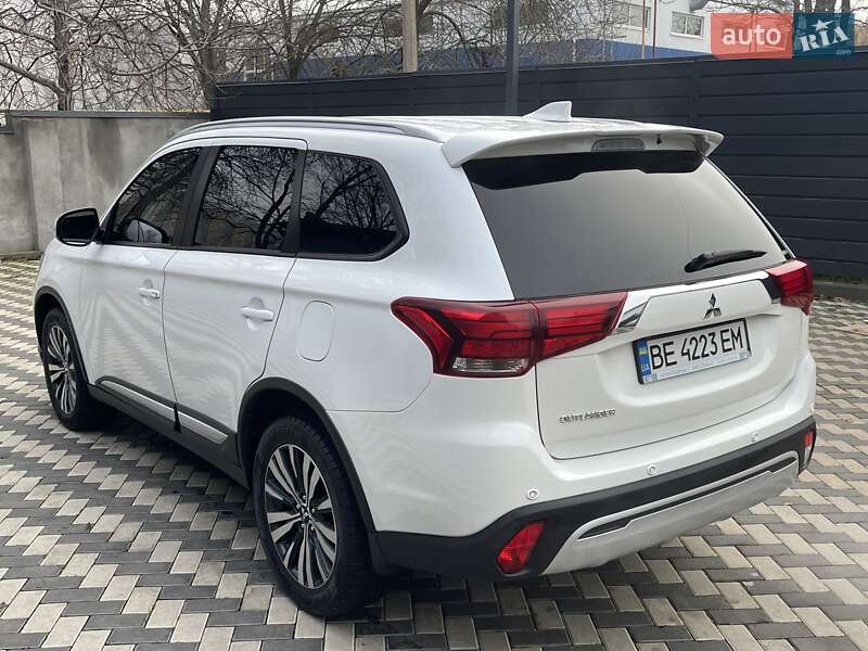 Позашляховик / Кросовер Mitsubishi Outlander 2018 в Миколаєві