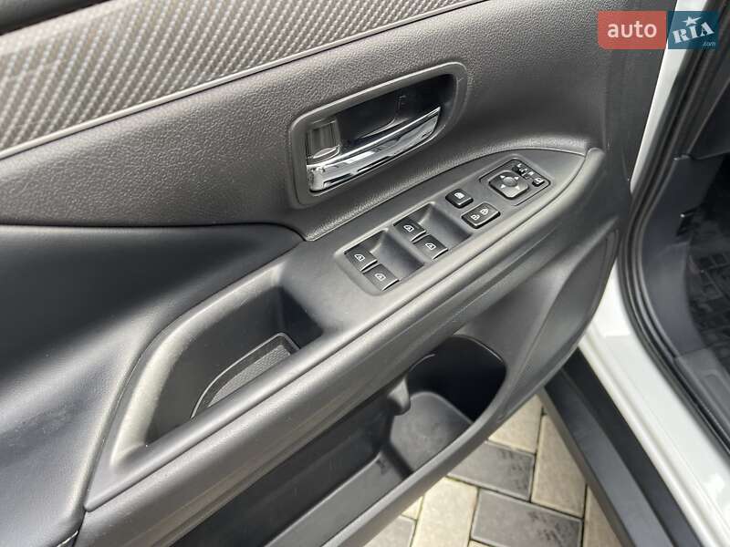 Позашляховик / Кросовер Mitsubishi Outlander 2018 в Миколаєві