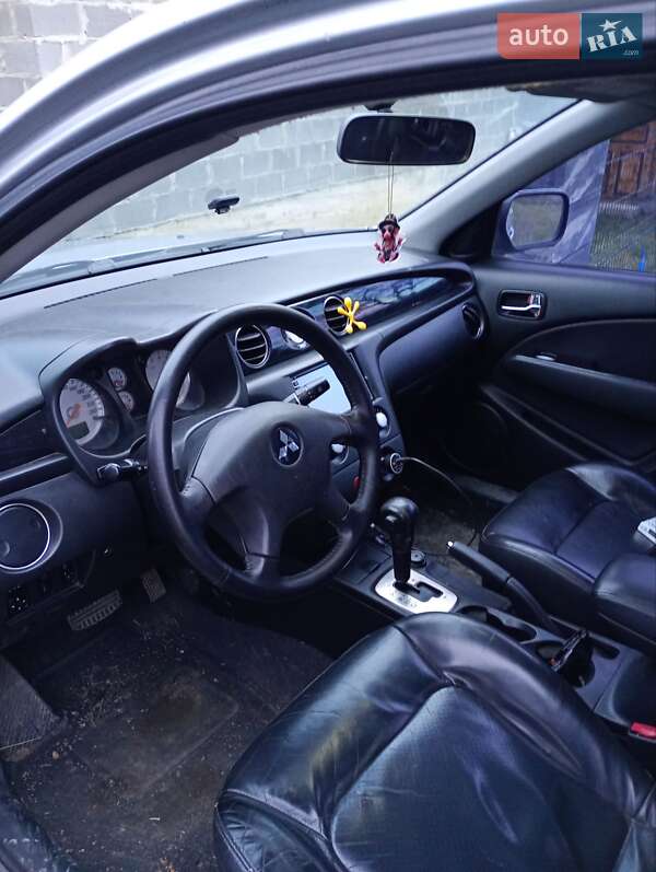 Внедорожник / Кроссовер Mitsubishi Outlander 2004 в Виноградове