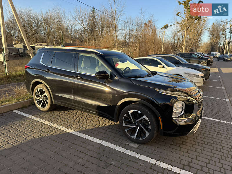Внедорожник / Кроссовер Mitsubishi Outlander 2021 в Киеве