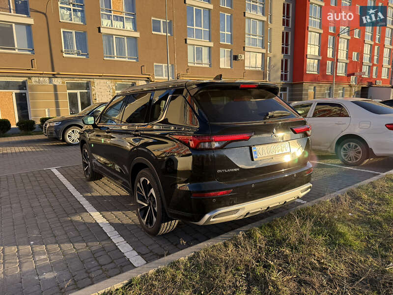 Внедорожник / Кроссовер Mitsubishi Outlander 2021 в Киеве