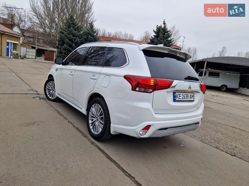 Позашляховик / Кросовер Mitsubishi Outlander 2020 в Дніпрі