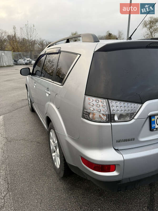 Внедорожник / Кроссовер Mitsubishi Outlander 2012 в Черновцах