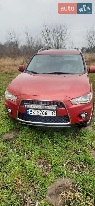 Внедорожник / Кроссовер Mitsubishi Outlander 2009 в Дубно