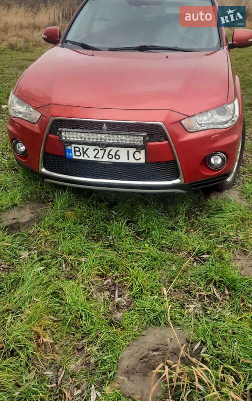 Внедорожник / Кроссовер Mitsubishi Outlander 2009 в Дубно