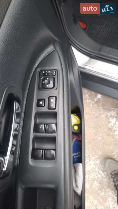 Позашляховик / Кросовер Mitsubishi Outlander 2013 в Хмільнику