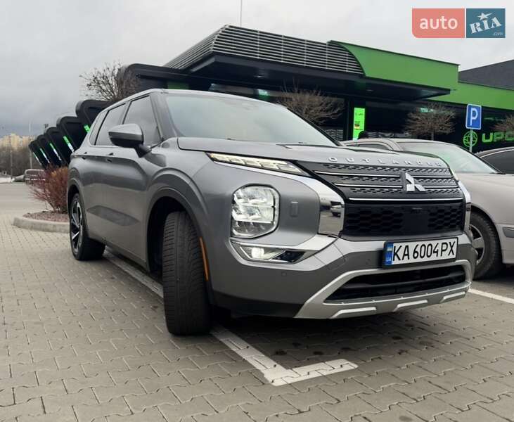Позашляховик / Кросовер Mitsubishi Outlander 2021 в Києві