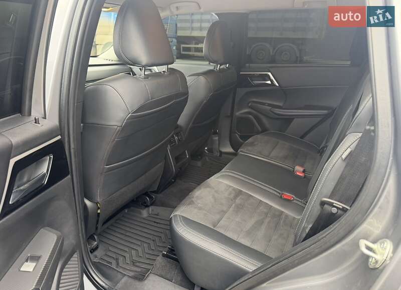 Позашляховик / Кросовер Mitsubishi Outlander 2021 в Києві