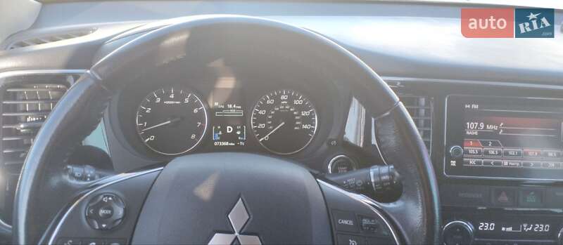 Внедорожник / Кроссовер Mitsubishi Outlander 2017 в Киеве