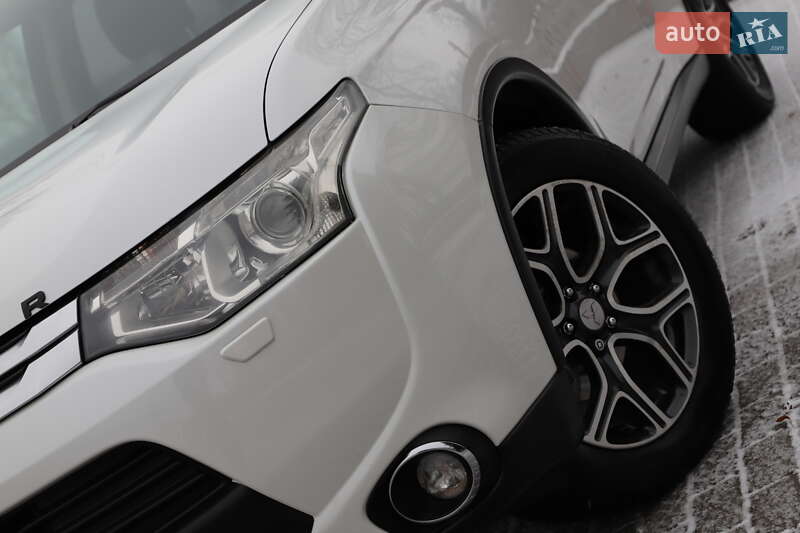 Позашляховик / Кросовер Mitsubishi Outlander 2015 в Трускавці фото 4 Позашляховик / Кросовер Mitsubishi Outlander 2015 в Трускавці