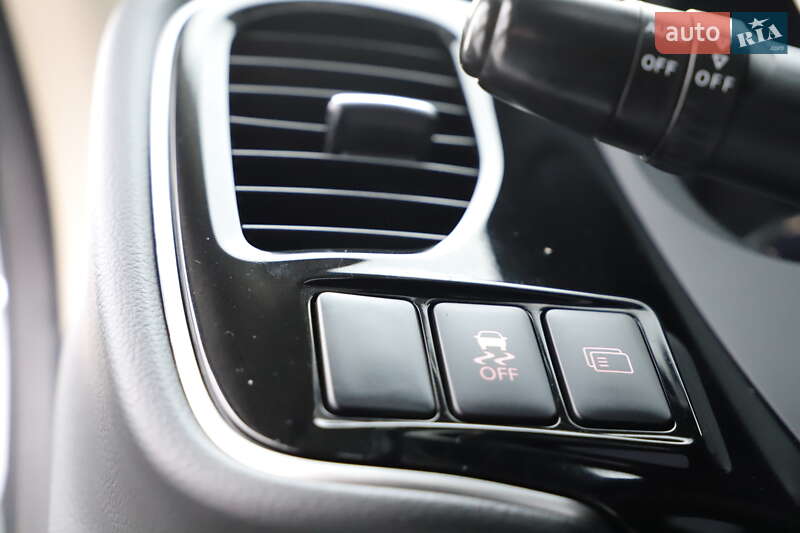 Позашляховик / Кросовер Mitsubishi Outlander 2015 в Трускавці фото 75 Позашляховик / Кросовер Mitsubishi Outlander 2015 в Трускавці
