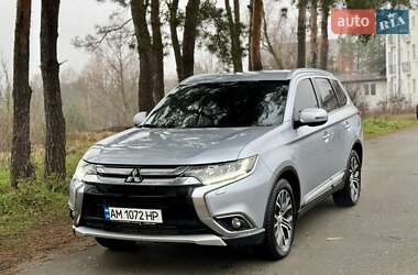 Внедорожник / Кроссовер Mitsubishi Outlander 2015 в Киеве