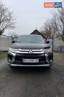 Позашляховик / Кросовер Mitsubishi Outlander 2017 в Нетішині