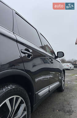 Позашляховик / Кросовер Mitsubishi Outlander 2017 в Нетішині